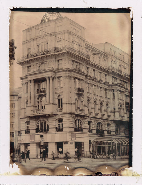 ONE INSTANT CLASSIC FILM 'TYPE 100' PACKFILM (3 SHOTS)